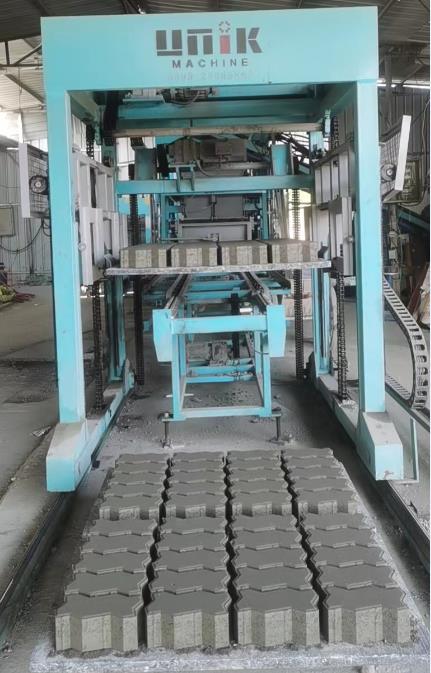 Concrete Interlocking Block Making Machine